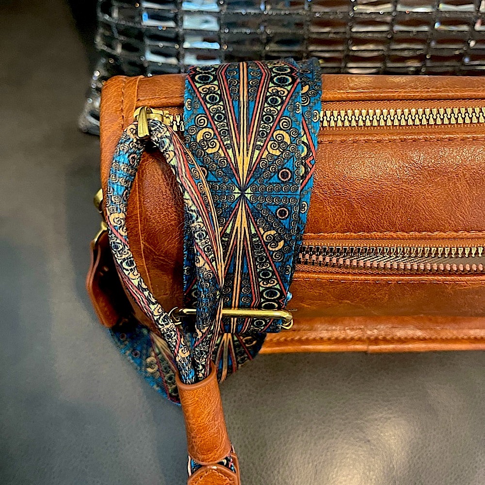 NEW-Classic Leather Crossbody – Timeless Beauty For a Casual dress up. 🥰🫶🏼🧁